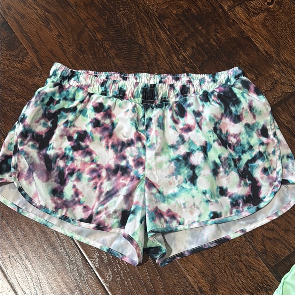 Old Navy active shorts Size medium